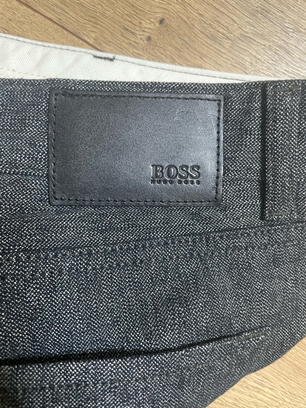 BOSS Men's Dark Charcoal Regular fit Straight Jeans size 33X34 - Picture 4 of 9